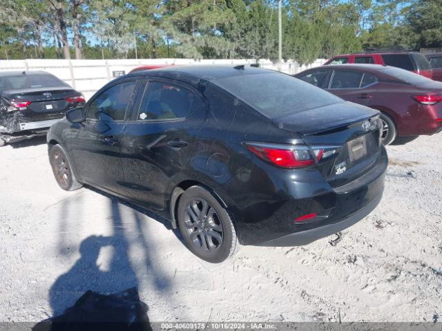 3MYDLBYV3KY500300 Toyota YARIS LE