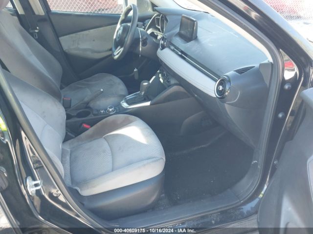 3MYDLBYV3KY500300 Toyota YARIS LE