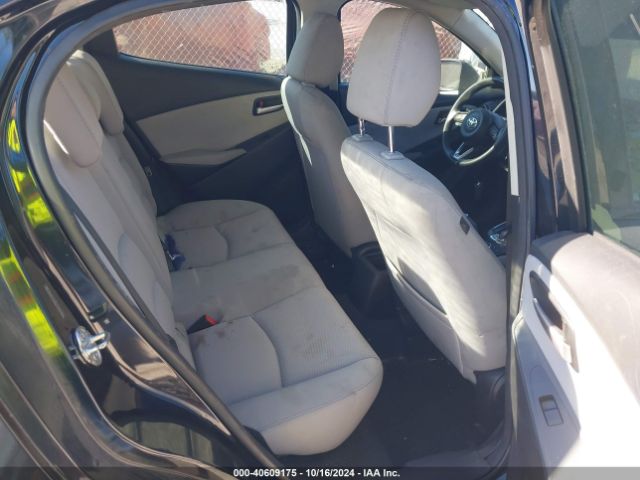 3MYDLBYV3KY500300 Toyota YARIS LE