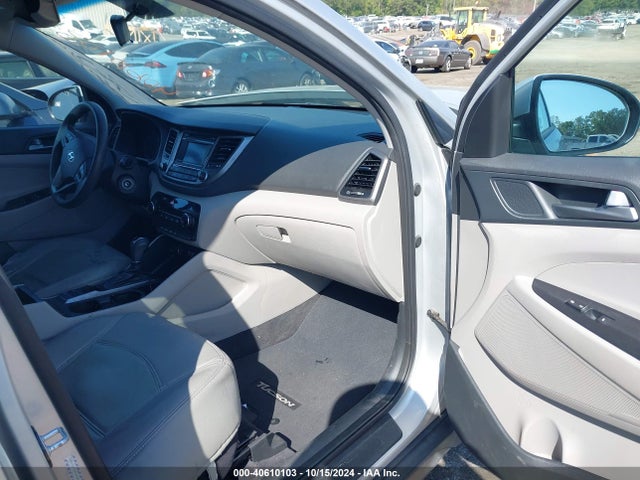Hyundai TUCSON SE 2017 KM8J33A45HU296485 Image 5