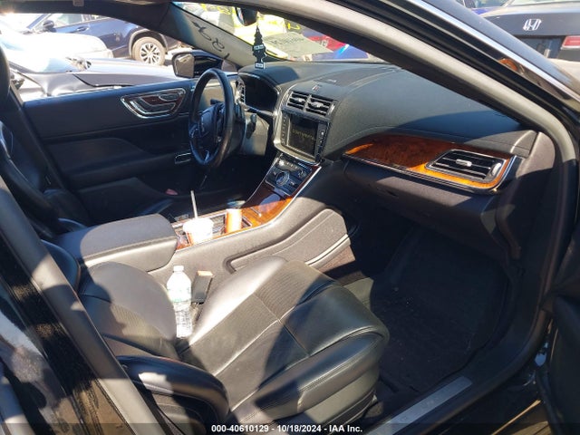 1LN6L9HK0H5611328 Lincoln Continental Livery