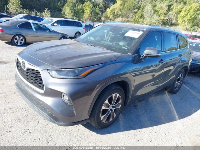 Toyota Highlander Xle 2021 5TDGZRAH9MS520522 Image 2