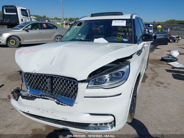 5LM5J9XC9PGL26476 Lincoln Aviator Black Label