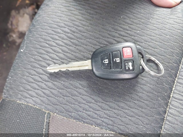 Toyota COROLLA LE 2018 2T1BURHE8JC121822 Image 11