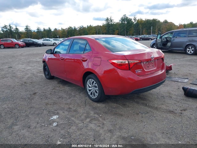 Toyota COROLLA LE 2018 2T1BURHE8JC121822 Image 3