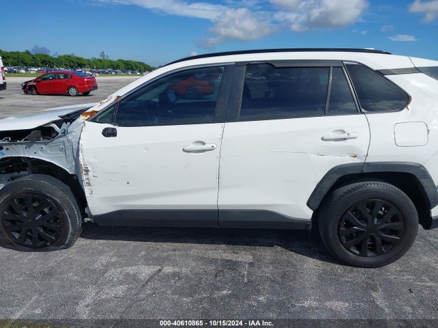 Toyota RAV4 LE 2019 JTMH1RFV0KJ005560 Image 14