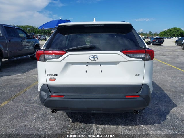 Toyota RAV4 LE 2019 JTMH1RFV0KJ005560 Image 16