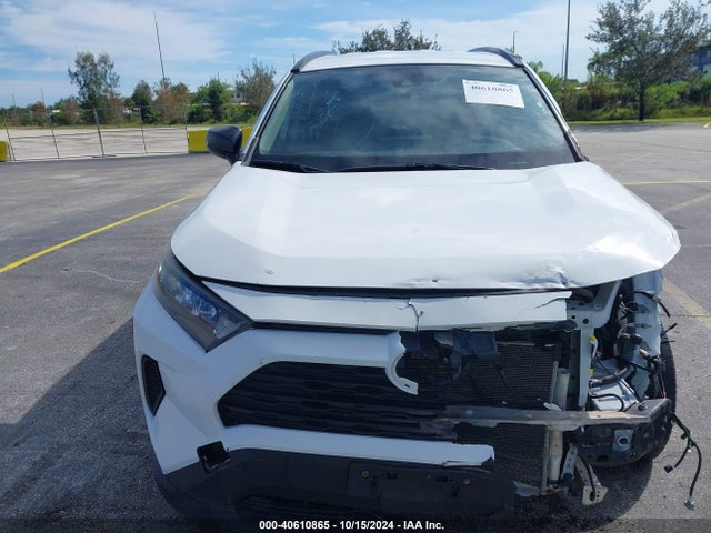 Toyota RAV4 LE 2019 JTMH1RFV0KJ005560 Image 18