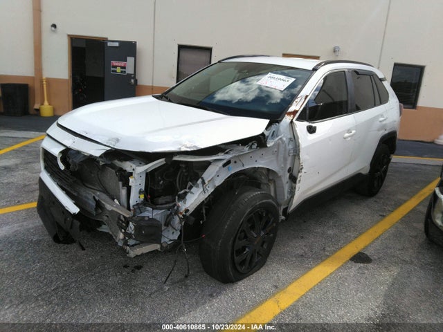 Toyota RAV4 LE 2019 JTMH1RFV0KJ005560 Image 2