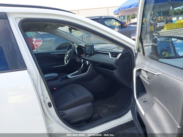 Toyota RAV4 LE 2019 JTMH1RFV0KJ005560 Image 5