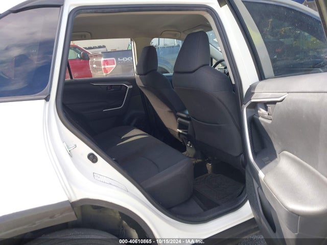 Toyota RAV4 LE 2019 JTMH1RFV0KJ005560 Image 8