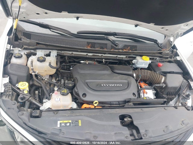 Chrysler Pacifica Hybrid Limited 2018 2C4RC1N77JR230071 Image 10
