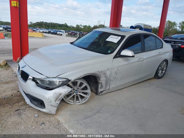 BMW 320i 2018 WBA8A9C51JAH12010 Image 2