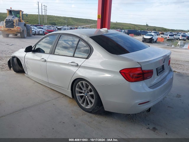 BMW 320i 2018 WBA8A9C51JAH12010 Image 3
