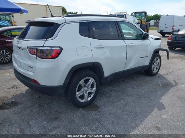 3C4NJDBNXRT596706 Jeep Compass Latitude 4x4
