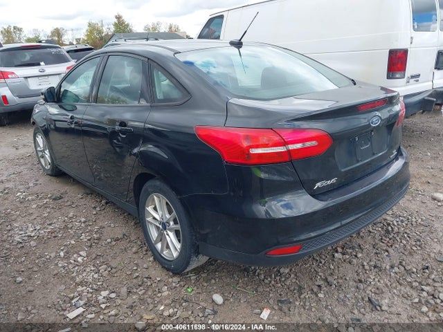 Ford FOCUS SE 2015 1FADP3F26FL305216 Image 3