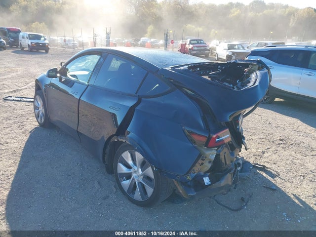 2021 TESLA MODEL Y 5YJYGDEE8MF245615 Photo 2