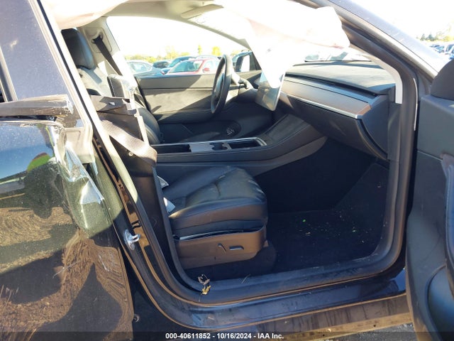 2021 TESLA MODEL Y 5YJYGDEE8MF245615 Photo 4