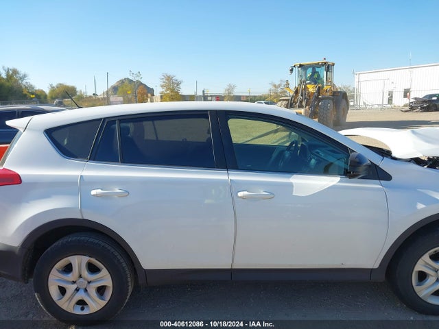Toyota RAV4 LE 2015 JTMBFREV0FD138560 Image 13
