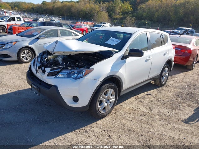 Toyota RAV4 LE 2015 JTMBFREV0FD138560 Image 2