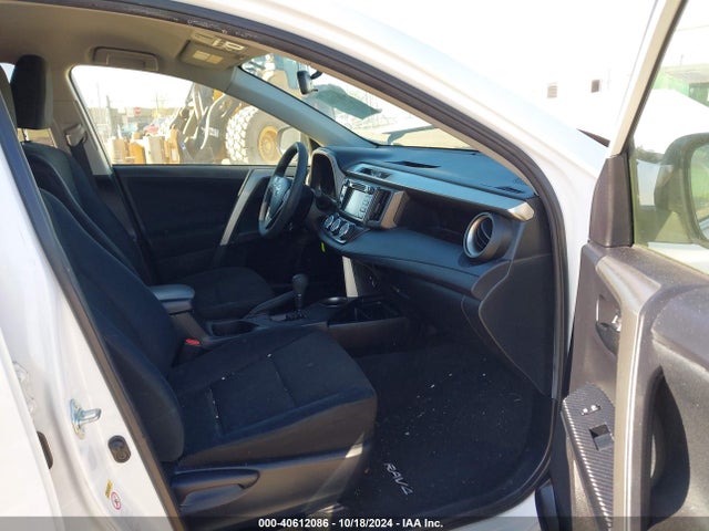 Toyota RAV4 LE 2015 JTMBFREV0FD138560 Image 5