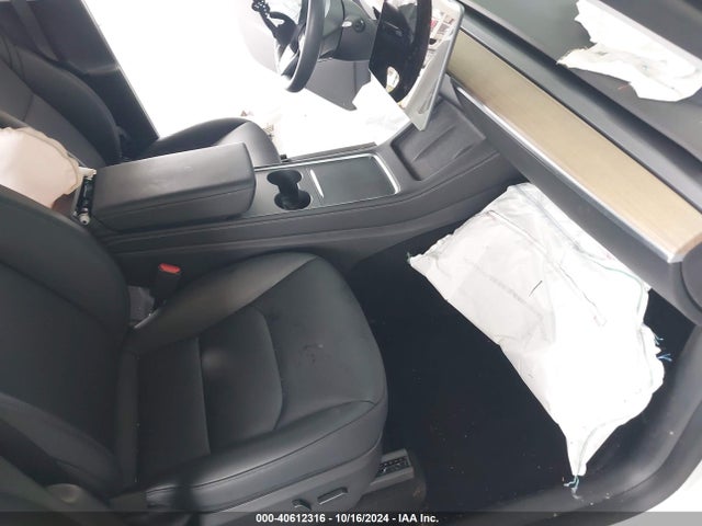 2023 TESLA MODEL Y 7SAYGDEE1PA028153 Photo 4