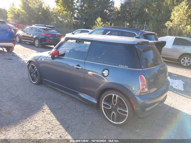 2006 MINI COOPER S WMWRE93556YB72197 Photo 2