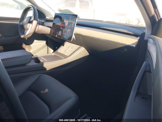 2024 TESLA MODEL Y 7SAYGDEE1RA252350 Photo 4
