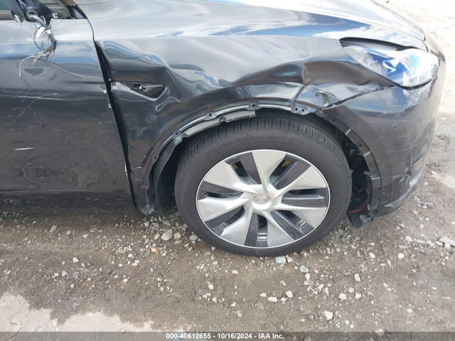 2024 TESLA MODEL Y 7SAYGDEE1RA252350 Photo 5