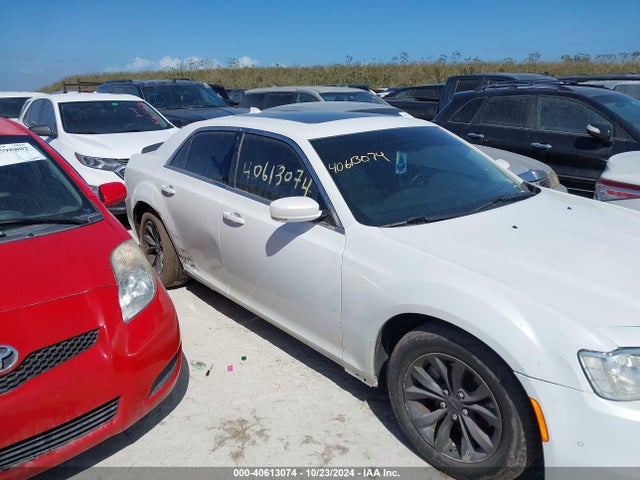 Chrysler 300 Anniversary Edition 2016 2C3CCAAG0GH152036 Image 13