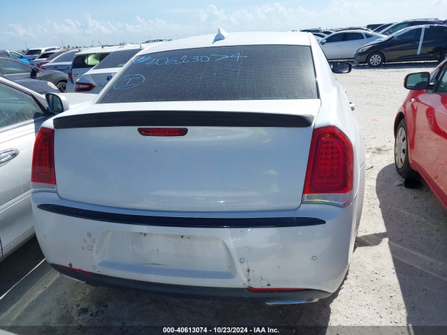Chrysler 300 Anniversary Edition 2016 2C3CCAAG0GH152036 Image 16
