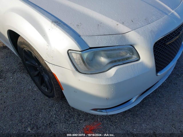 Chrysler 300 Anniversary Edition 2016 2C3CCAAG0GH152036 Image 17