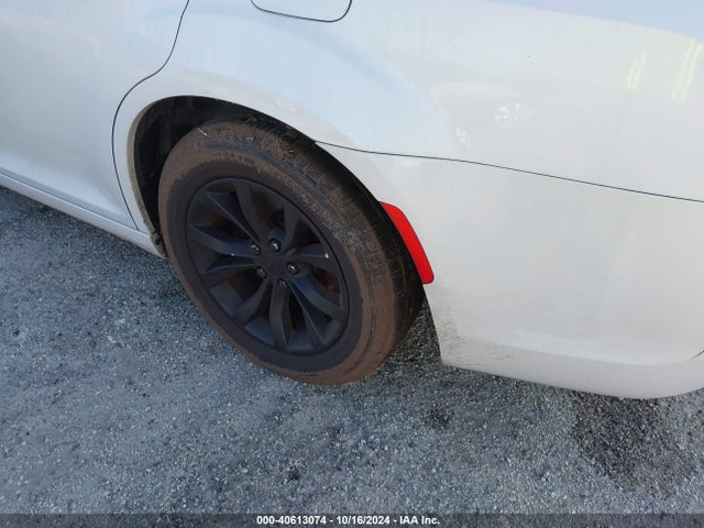 Chrysler 300 Anniversary Edition 2016 2C3CCAAG0GH152036 Image 19