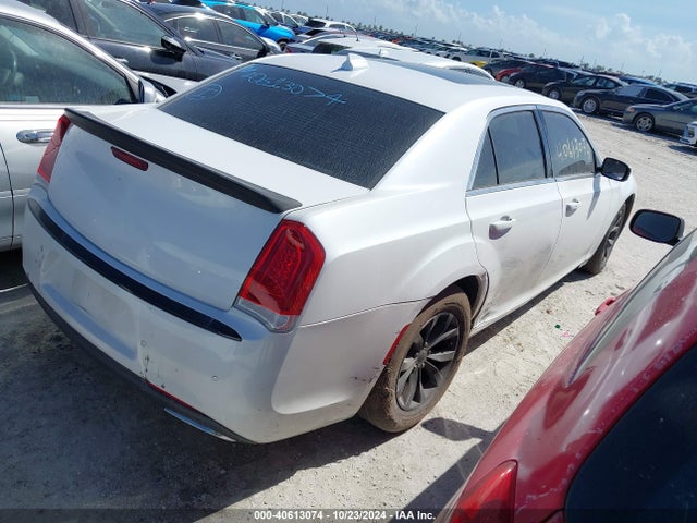 Chrysler 300 Anniversary Edition 2016 2C3CCAAG0GH152036 Image 4