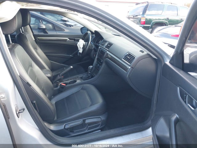 1VWBS7A33GC055679 Volkswagen Passat 1.8t Se