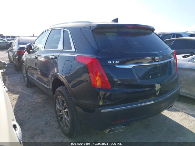 2018 CADILLAC XT5 1GYKNCRS1JZ191046 Photo 2