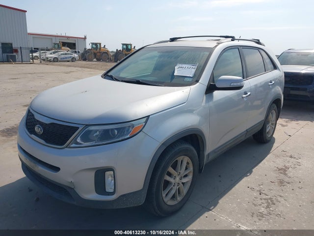 KIA SORENTO LX 2015 5XYKT4A60FG611286 Image 2