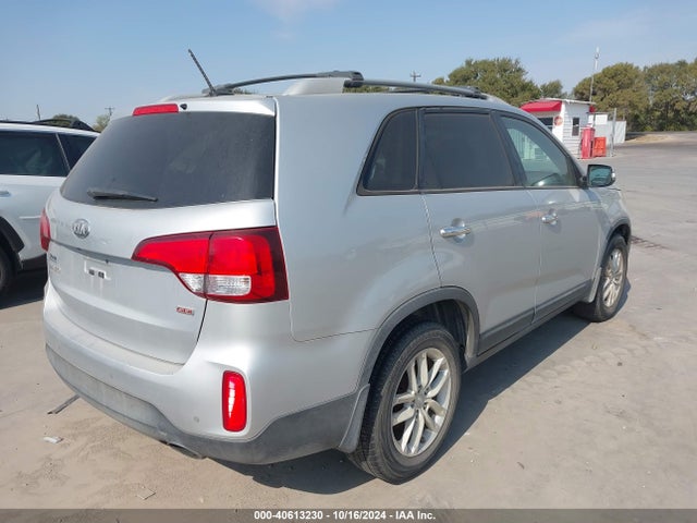 KIA SORENTO LX 2015 5XYKT4A60FG611286 Image 4
