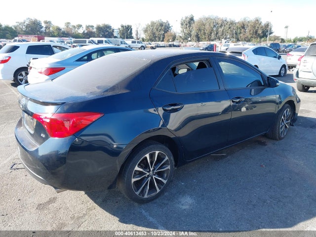 Toyota COROLLA SE 2018 5YFBURHE9JP833790 Image 4
