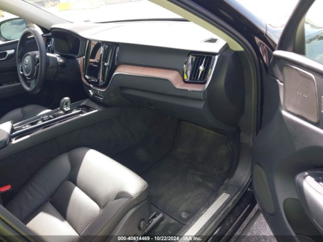 YV4L12RL2R1776024 Volvo Xc60 B5 Plus Dark Theme