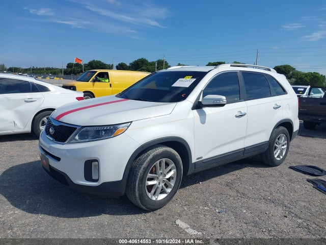KIA SORENTO LX 2014 5XYKTDA6XEG479829 Image 2