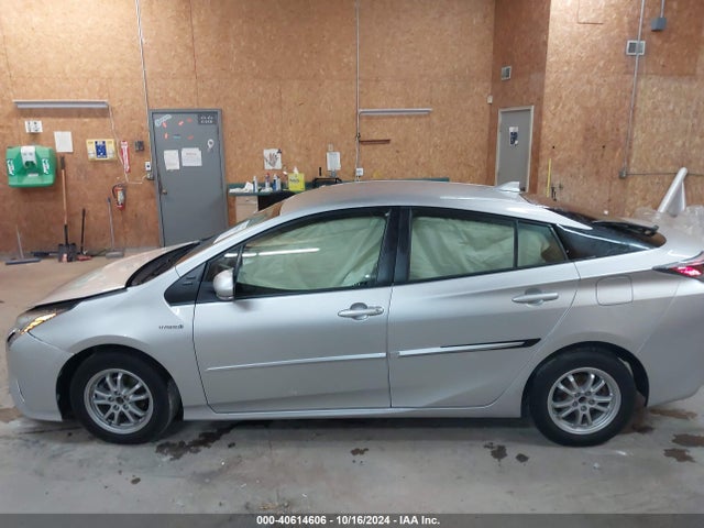 Toyota Prius Two 2016 JTDKBRFU5G3011392 Image 13