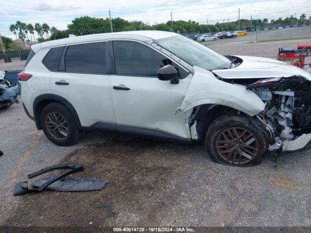 JN8AT3AA6MW018742 Nissan Rogue S Fwd