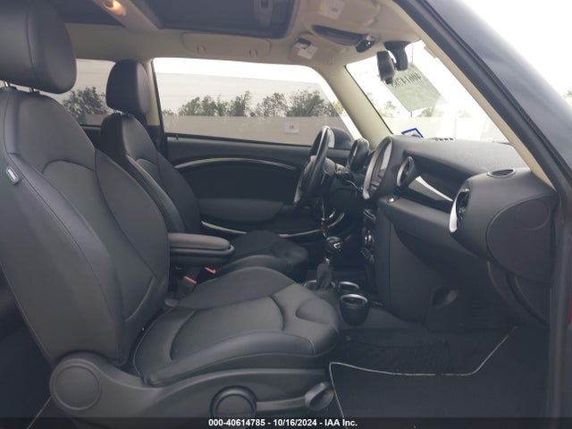 2011 MINI COOPER S CLUBMAN WMWZG3C55BTY36459 Photo 4