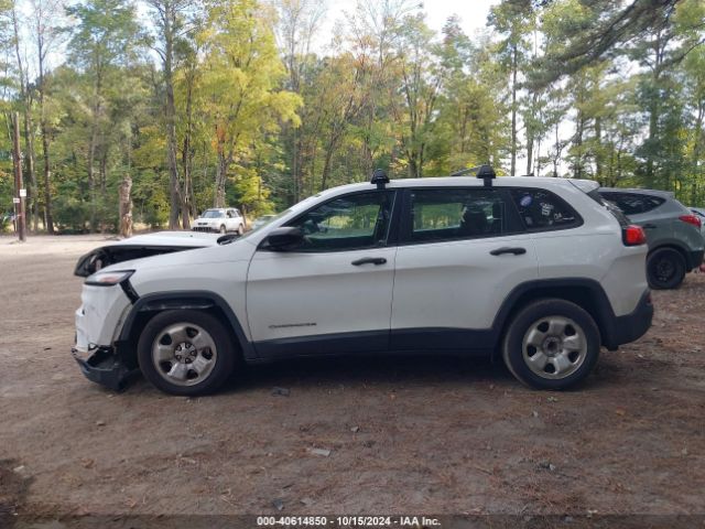 1C4PJLAB5FW721482 Jeep Cherokee Sport
