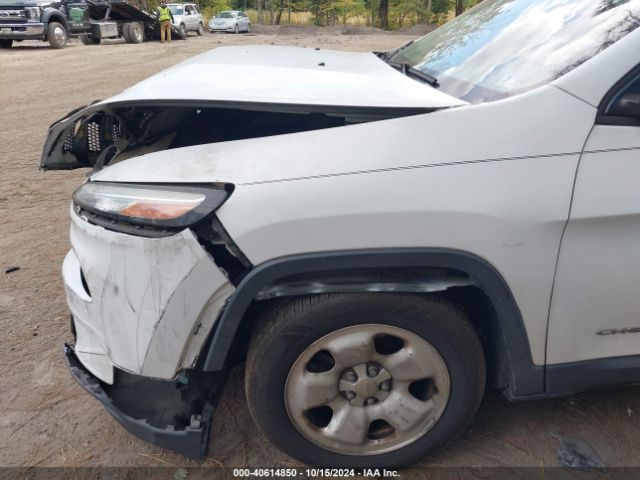 1C4PJLAB5FW721482 Jeep Cherokee Sport