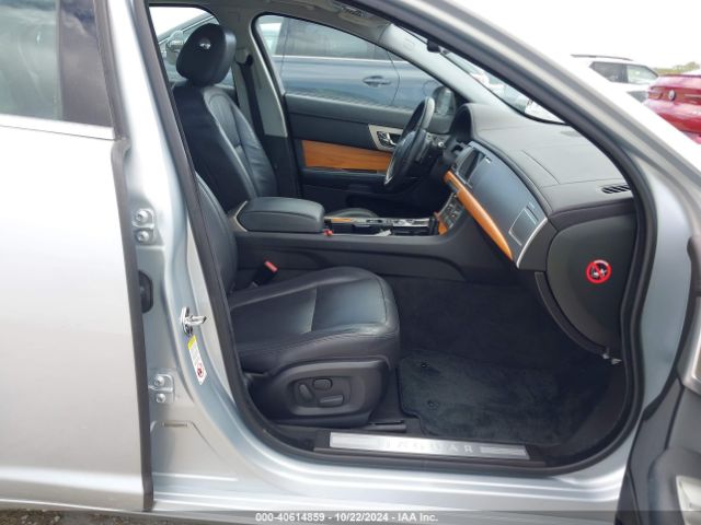 2010 JAGUAR XF SAJWA0FA0AHR72385 Photo 4