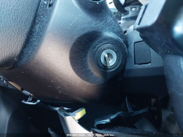2T3BFREV8JW822526 Toyota RAV4 LE