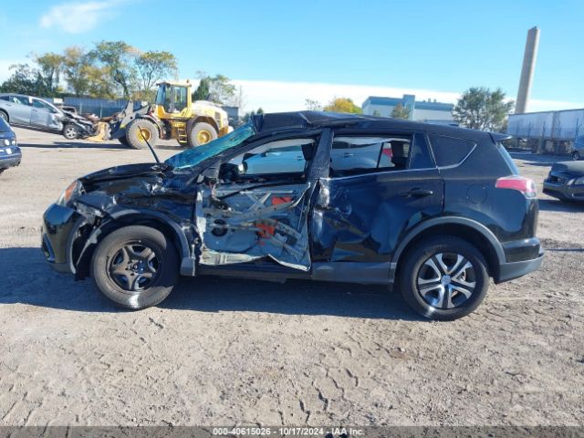 2T3BFREV8JW822526 Toyota RAV4 LE