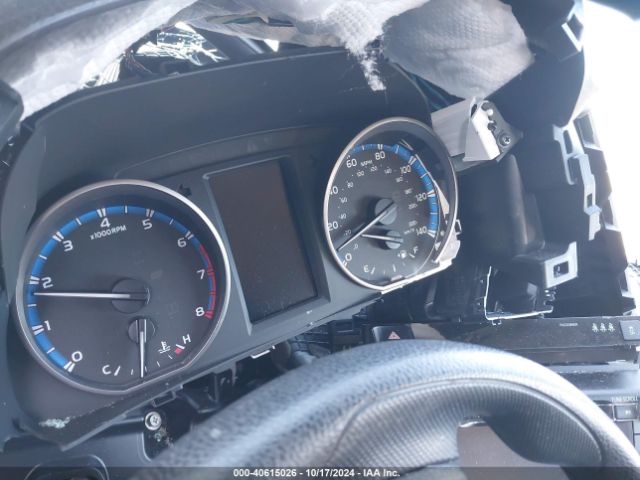 2T3BFREV8JW822526 Toyota RAV4 LE